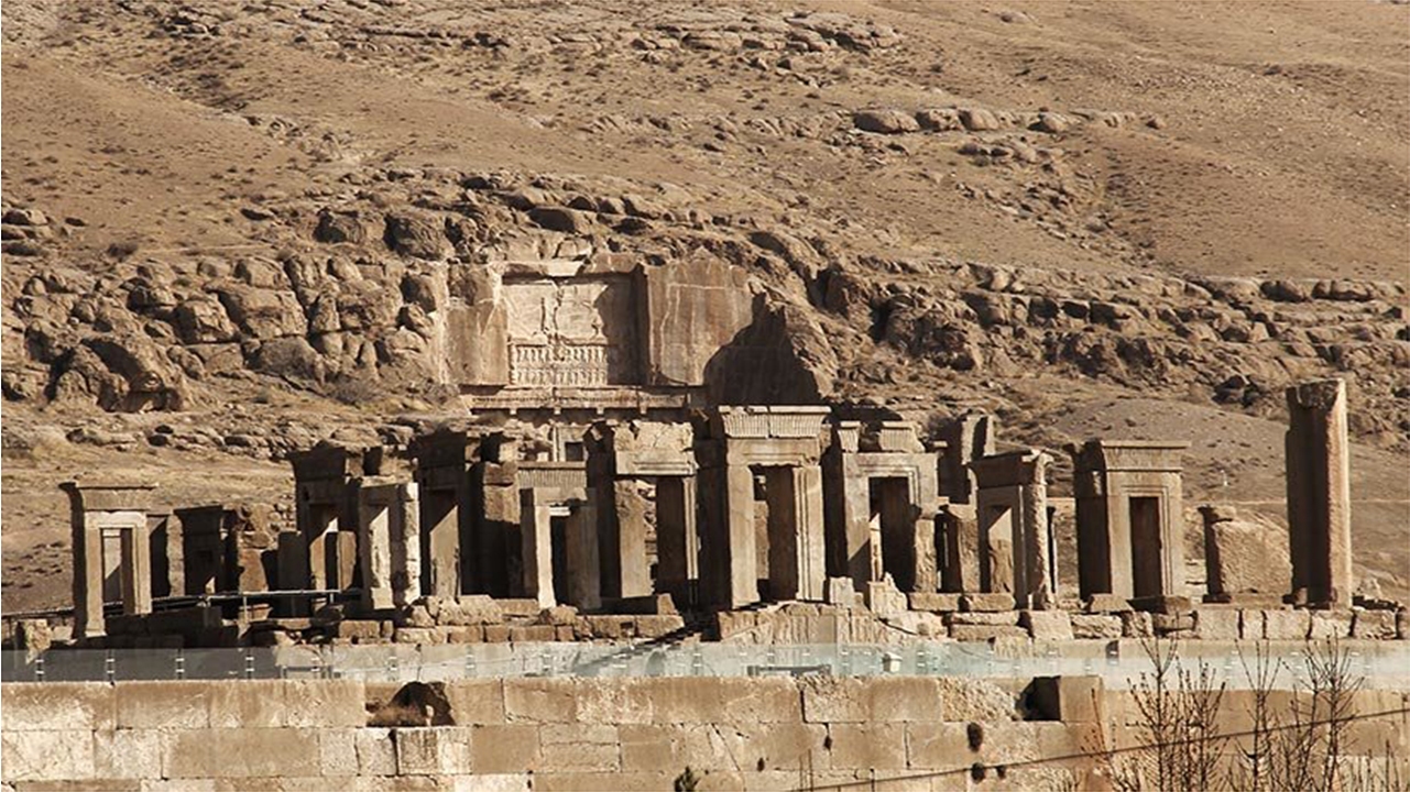 فرونشست زمین در تخت جمشید وسیع شده است