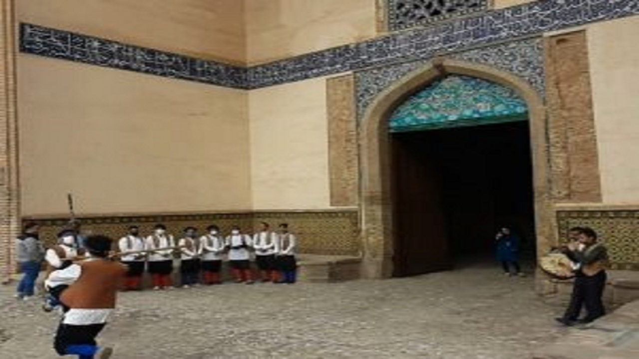 اجرای رقص آئینی چوب‌بازی در نوروزگاه قزوین