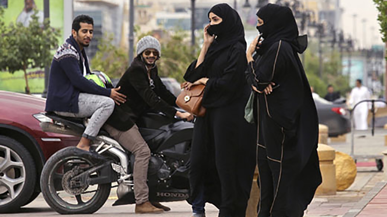 برخورد پلیس با یکی از مزاحمان نوامیس مردم + فیلم