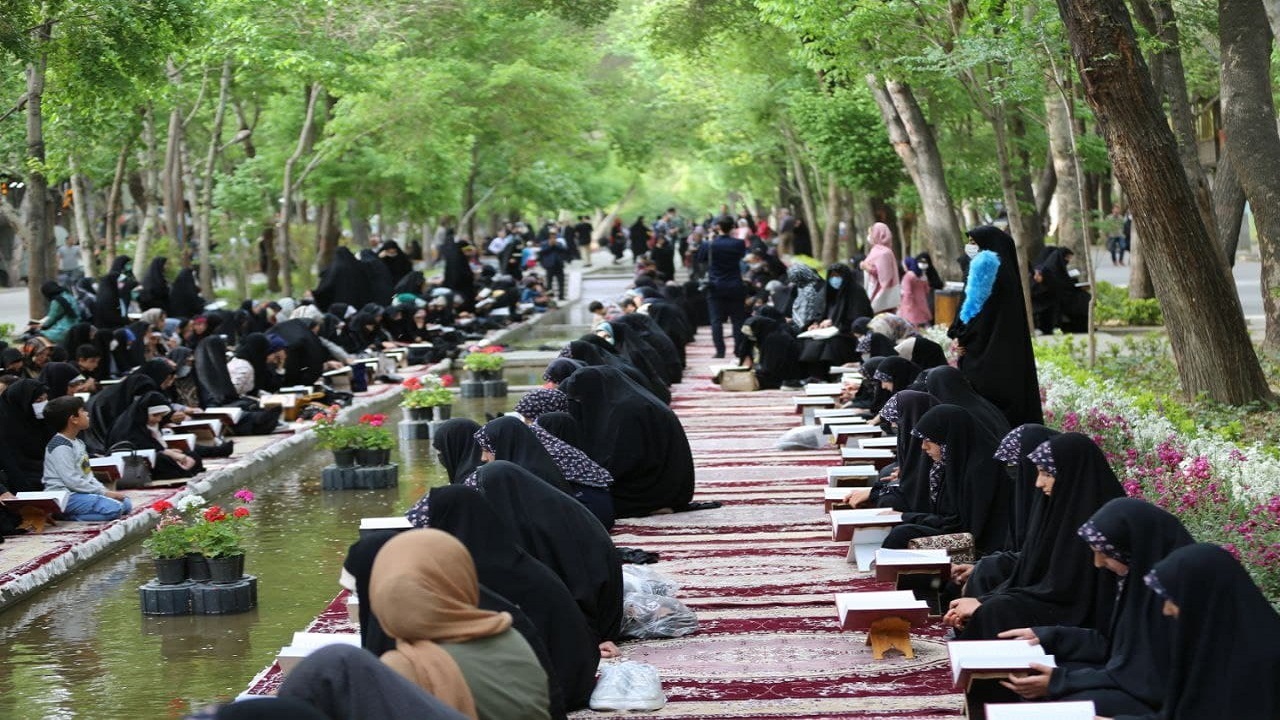 انس گرفتن اصفهانی‌ها با قرآن در بهار قرآن + تصاویر