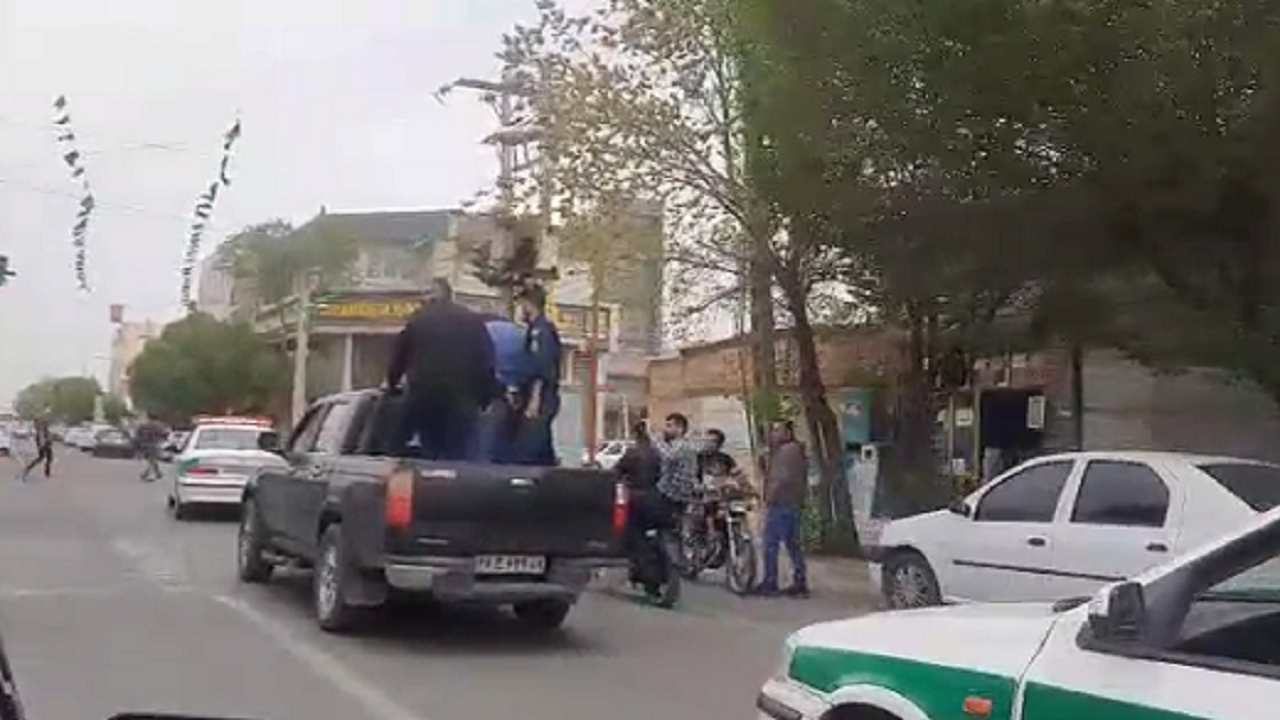 گرداندن اراذل و اوباش در بوئین‌زهرا