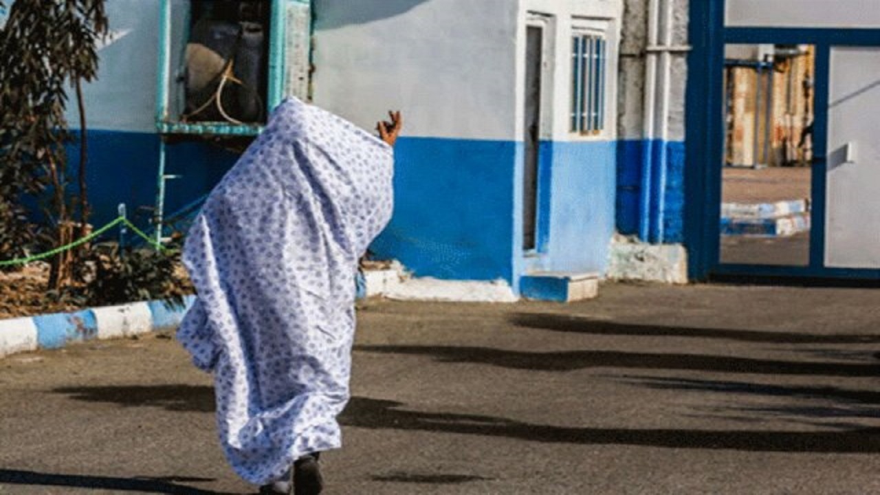 ۳ کودک خردسال چشم انتظار آزادی مادر از پشت میله‌ها