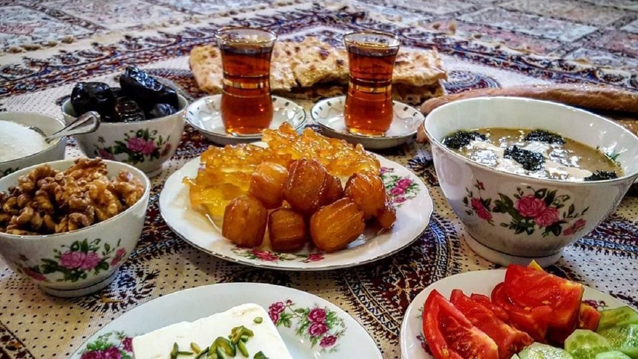 سفره رمضانی مردم، بدون کمبود، اما گران