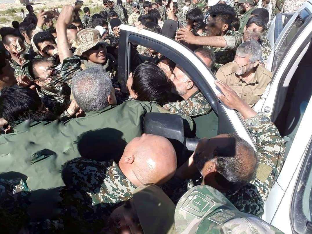عکس حاج قاسم با فاطمیون