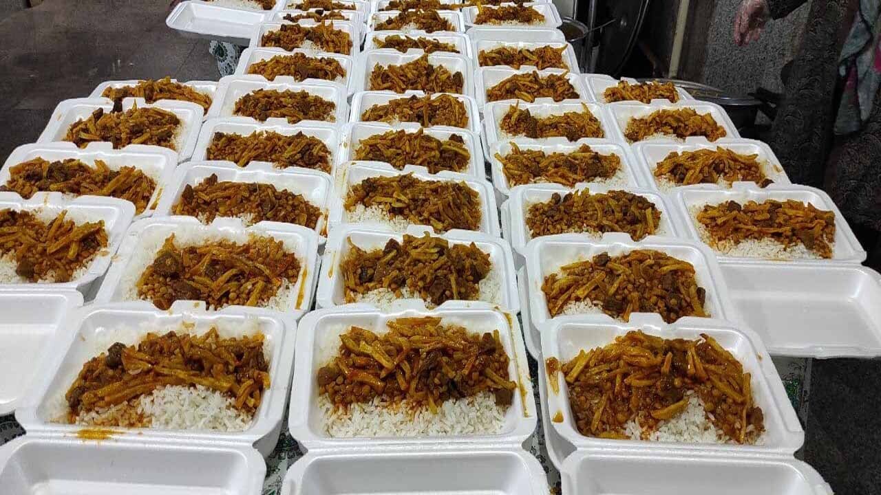 بیش از ۲۰۰ هزار پرس غذای گرم بین نیازمندان کرمانی توزیع شد