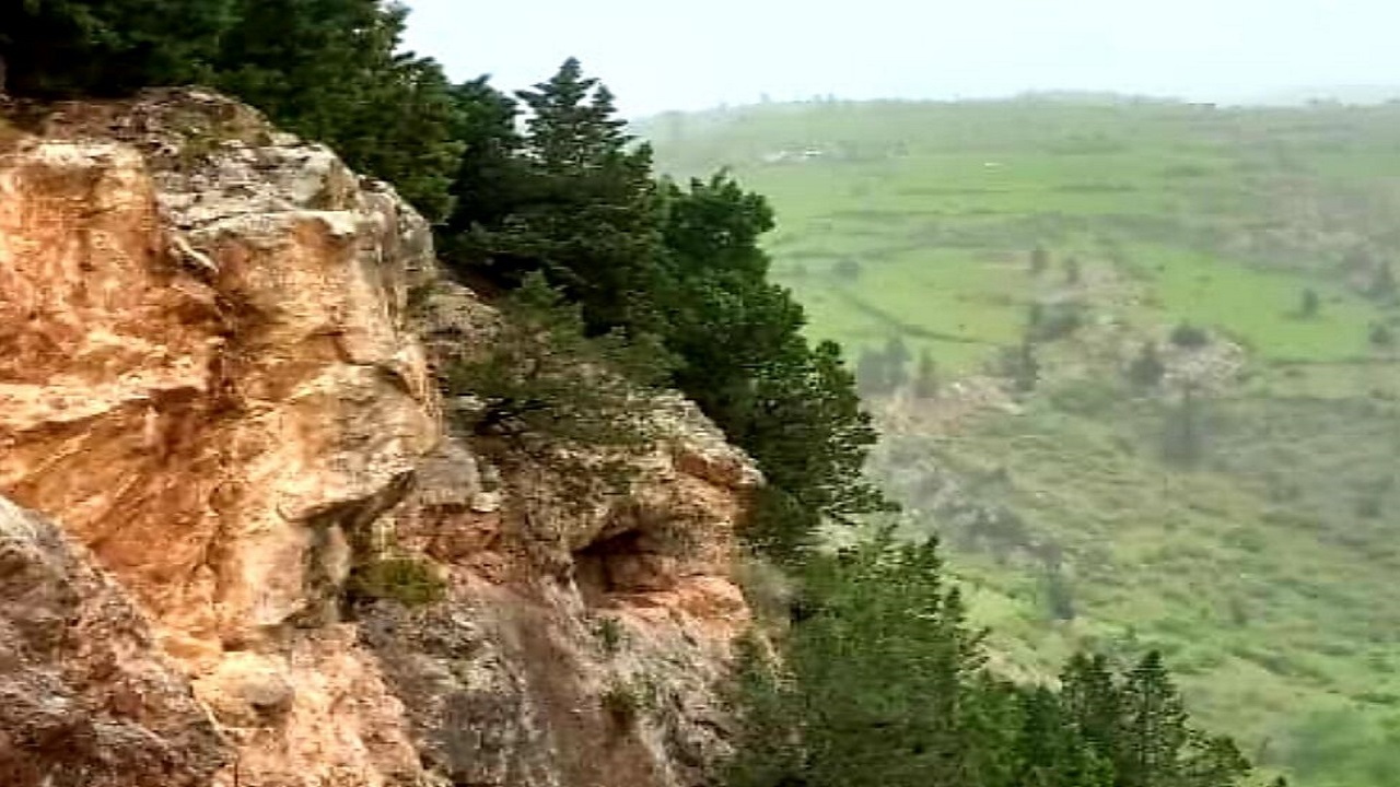 شناسایی یک غار در منطقه پلنگ‌دره رودبار