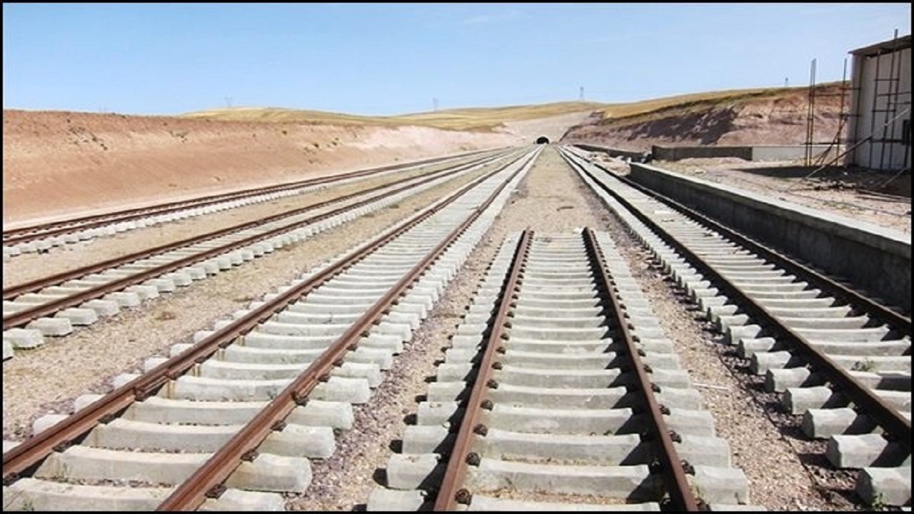 آغاز بازسازی نقاط بحرانی خط ریلی مسیر کرمان_ یزد