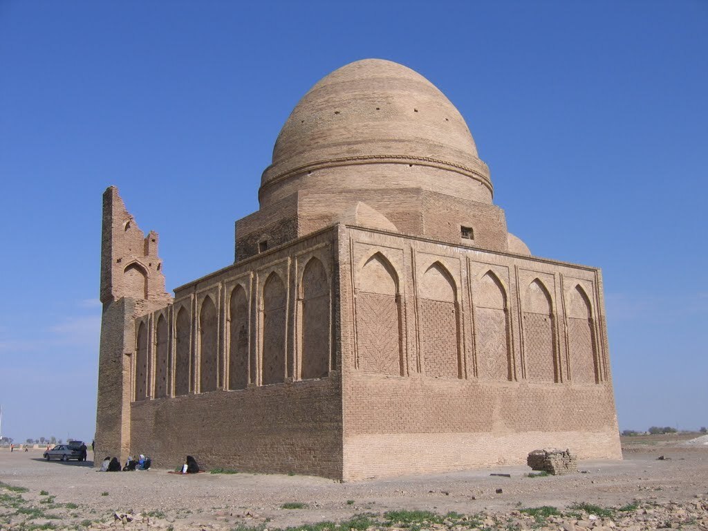 شکوه معماری در مقبره لقمان سرخسی