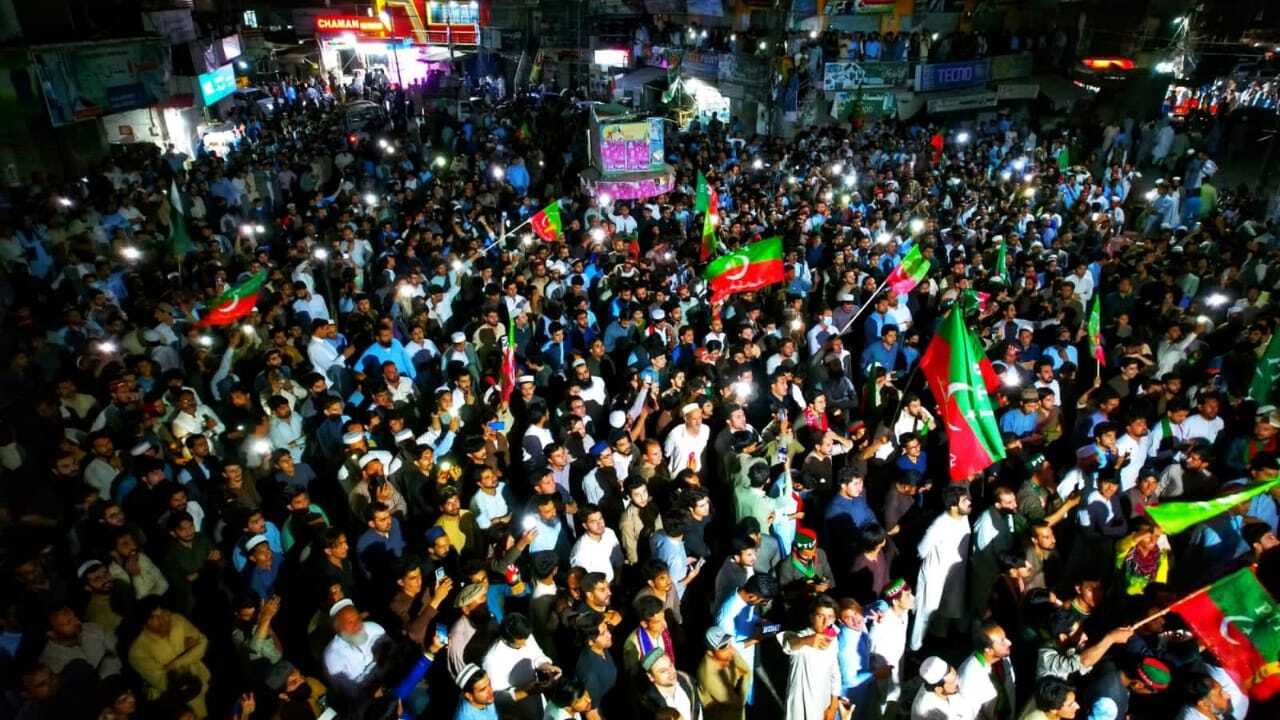 طرفداران عمران خان به خیابان‌ها آمدند