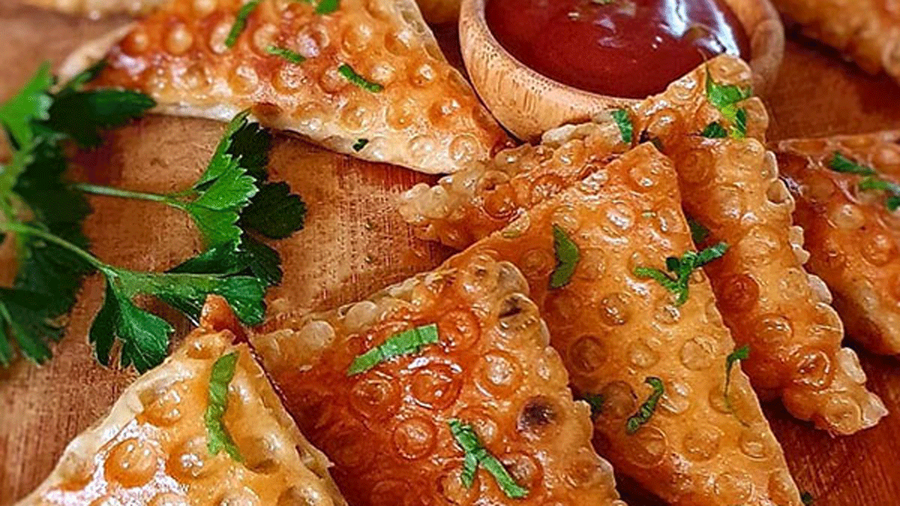 طرز تهیه سمبوسه قارچ و اسفناج + فیلم