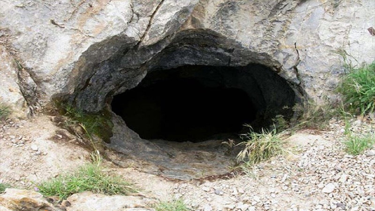 غاری در دل کوه های روستای بیدو + فیلم