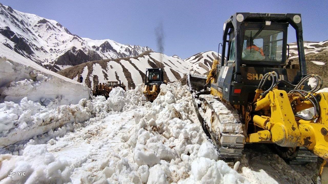 بازگشایی گردنه عسل کشان  شهرستان کوهرنگ پس از ۵ ماه+فیلم