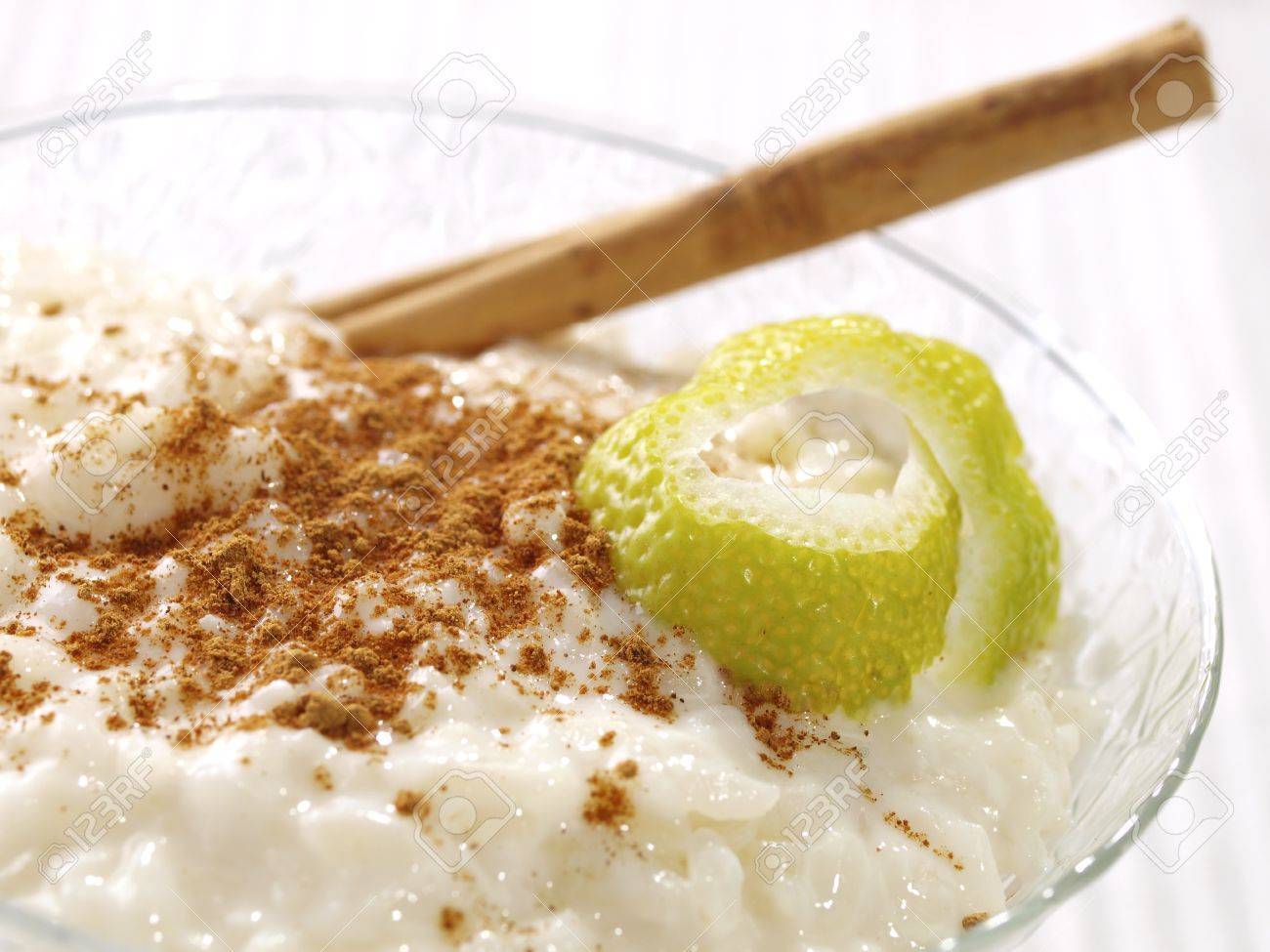 ۱۰ دسر عربی ساده و خوشمزه برای ماه رمضان