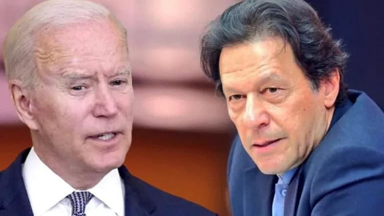 عطوان: بایدن ممکن است بهای سنگینی برای سرنگونی عمران خان بپردازد