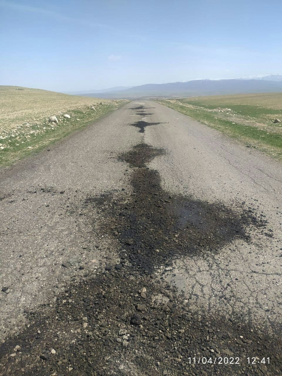 فرسودگی آسفالت، زخمی بر دل رانندگان شد + فیلم