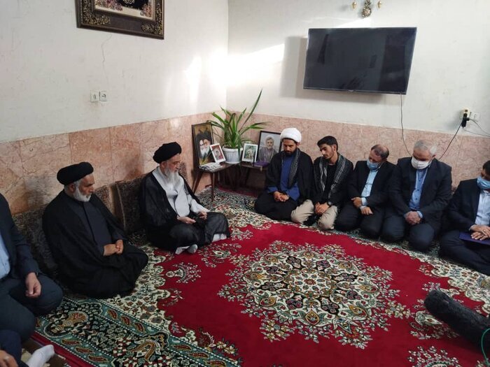 حضور آیت الله مدرسی در منزل شهیدان اصلانی و دارایی حضور آیت الله مدرسی در منزل شهیدان اصلانی و دارایی