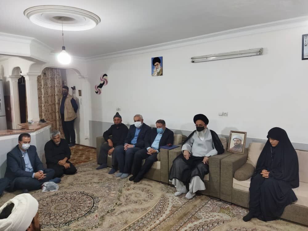 حضور آیت الله مدرسی در منزل شهیدان اصلانی و دارایی حضور آیت الله مدرسی در منزل شهیدان اصلانی و دارایی