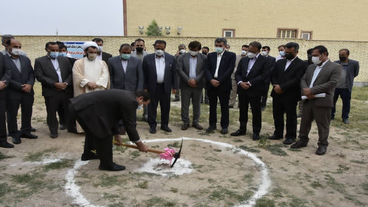 کلنگ ساختمان همراه سرای بیمار بیمارستان دهدشت به زمین زده شد