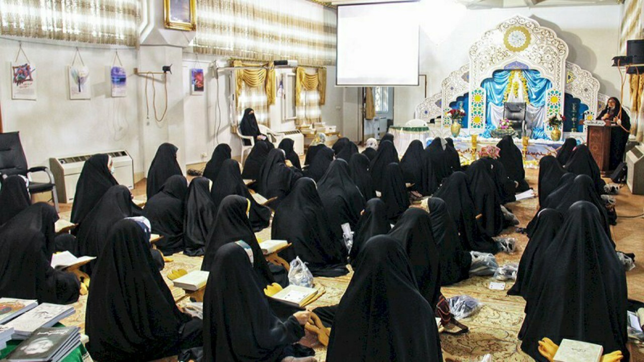 برپایی محفل چند ملیتی قرآن کریم ویژه دختران در حرم حضرت معصومه(س)