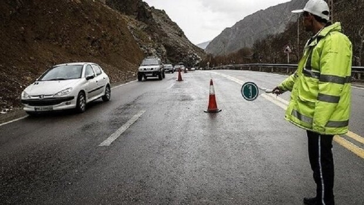 محور‌های گلستان لغزنده است