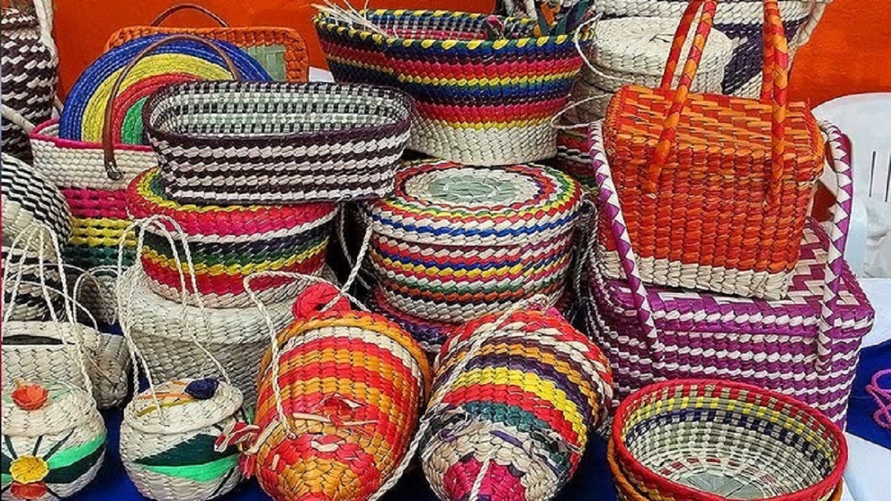 نمایشگاهی از جنس هنر در قروه + فیلم