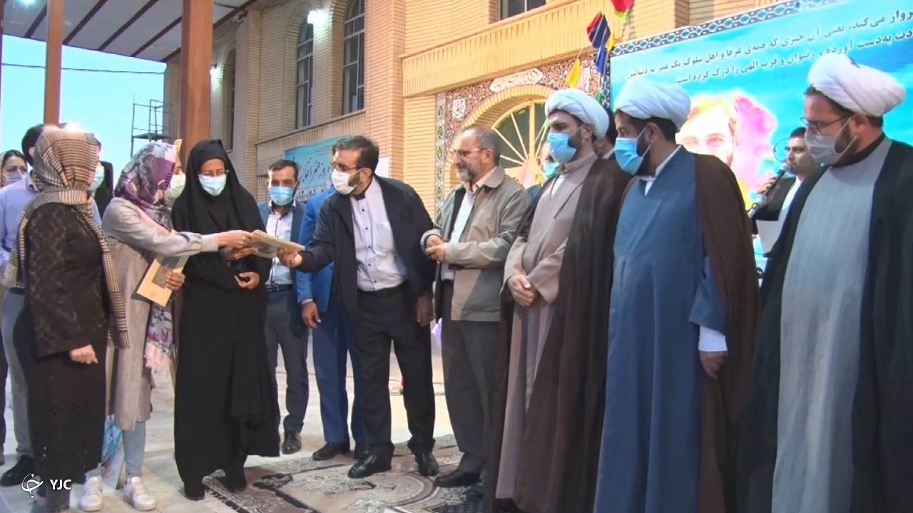 تجلیل از فعالان هنر انقلاب اسلامی در خسروبیگ با حضور استاندار