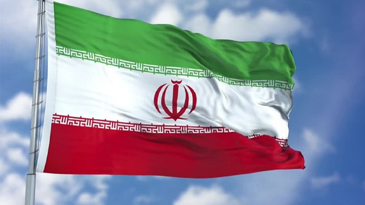بلندترین پرچم هرمزگان در قشم بر افراشته شد