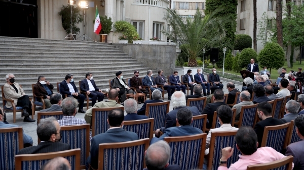 رئیسی: کارگروه مشترک وزارت فرهنگ و فعالان عرصه هنر تشکیل شود/ ثبت جهانی خط نستعلیق را پیگیری می‌کنیم