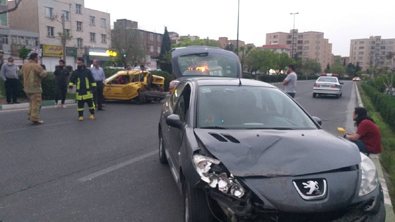 برخورد دو دستگاه خودرو باهم در کرج