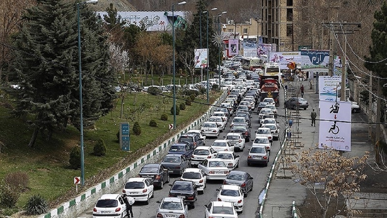 ترافیک نیمه سنگین در جاده کرج - چالوس