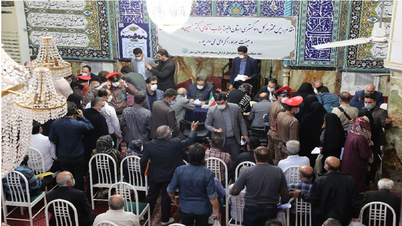 مشکلات ۴۱۵ شهروند کرجی در میز خدمت بررسی شد