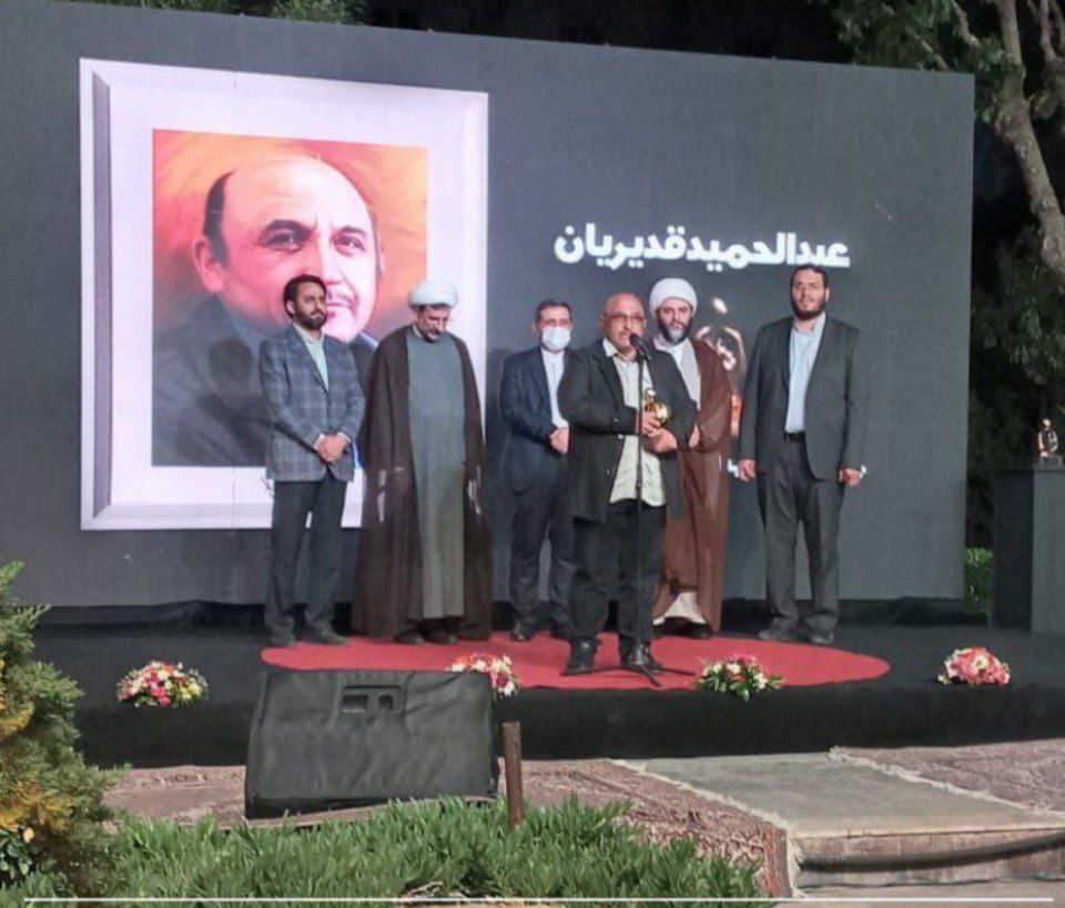 عبدالحمید قدیریان چهره برتر سال «هنر انقلاب ۱۴۰۰» شد