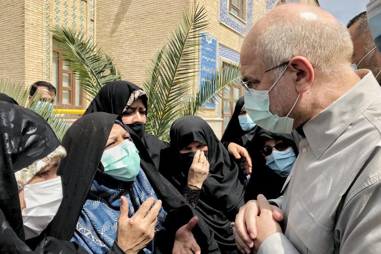 گفت&zwnj;وگوی بی&zwnj;واسطه قالیباف با مردم ری پس از نماز جمعه + عکس و فیلم