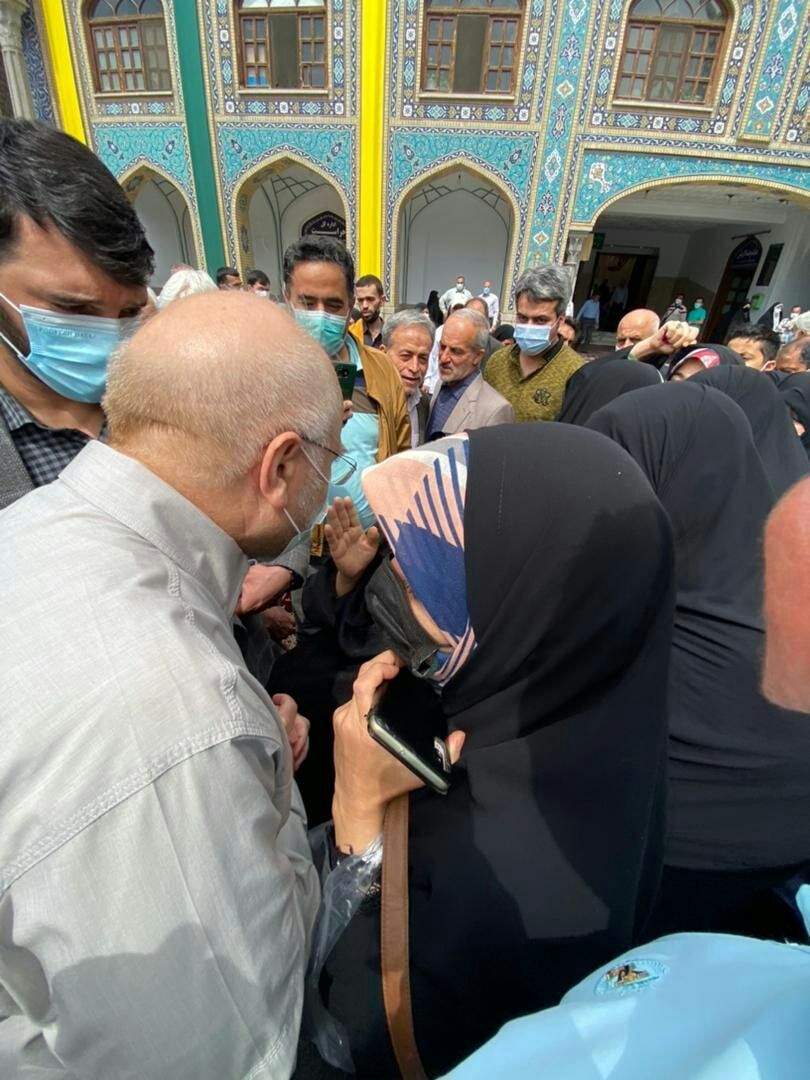 گفت&zwnj;وگوی بی&zwnj;واسطه قالیباف با مردم ری پس از نماز جمعه + عکس و فیلم