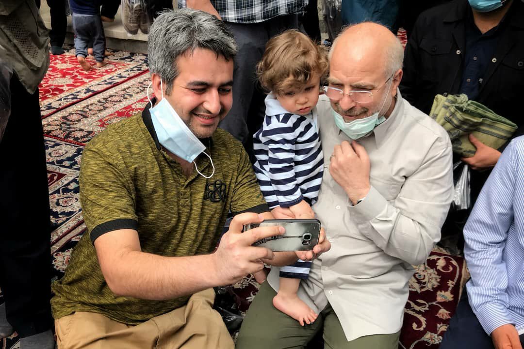 گفت&zwnj;وگوی بی&zwnj;واسطه قالیباف با مردم ری پس از نماز جمعه + عکس و فیلم