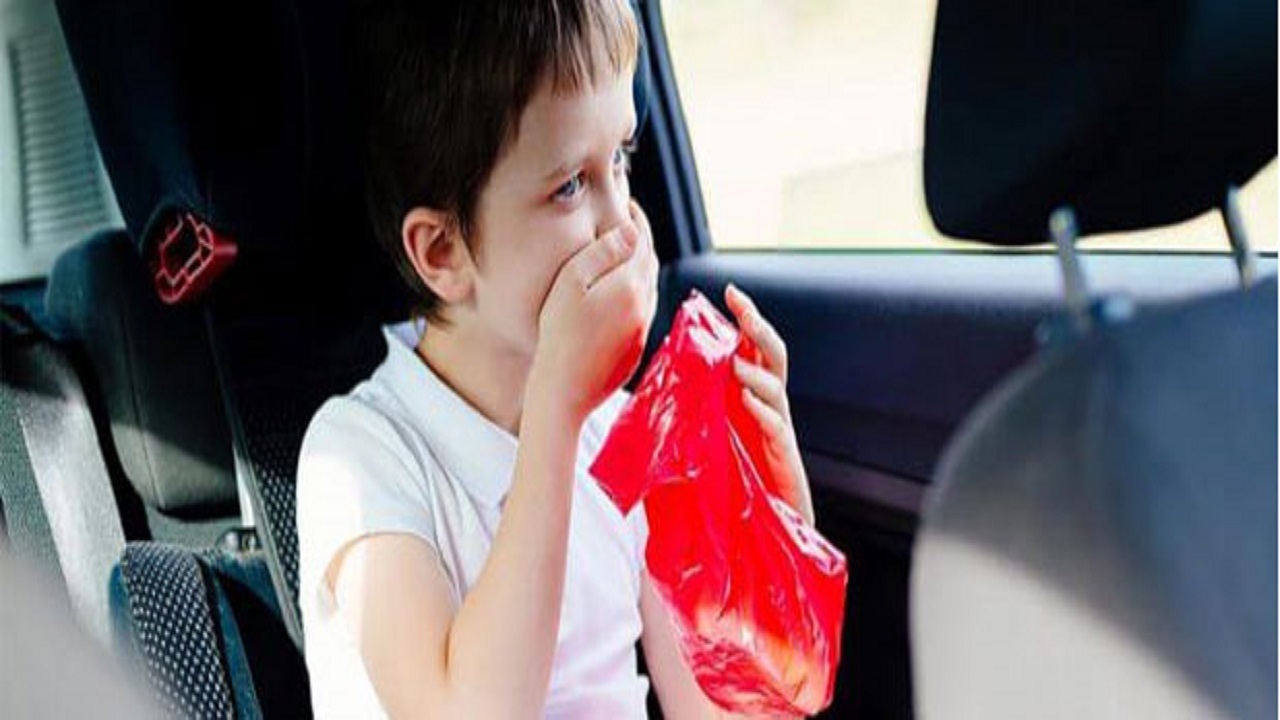 چرا با حرکت ماشین دچار تهوع و سردرد می‌شویم؟ + فیلم