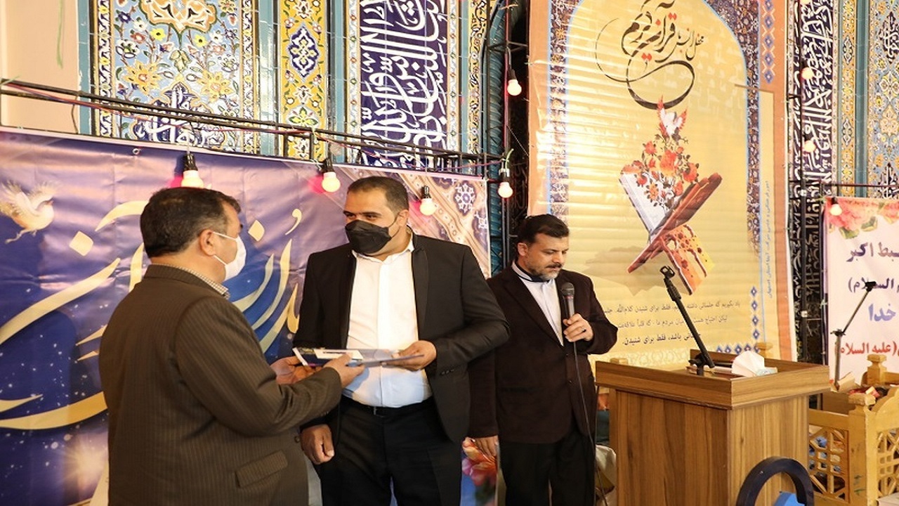 سقای افتخاری آبفای استان اصفهان به راننده شرکت واحد اتوبوسرانی