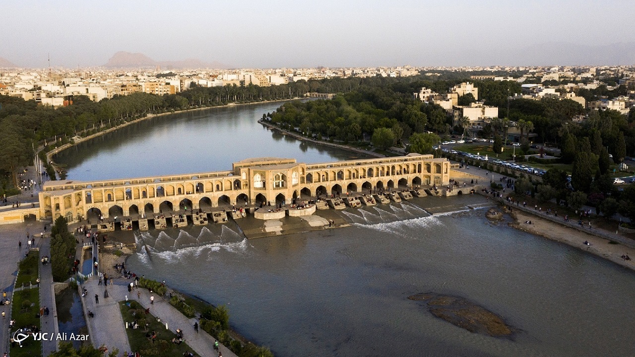 جاری شدن زنده رود در نصف جهان