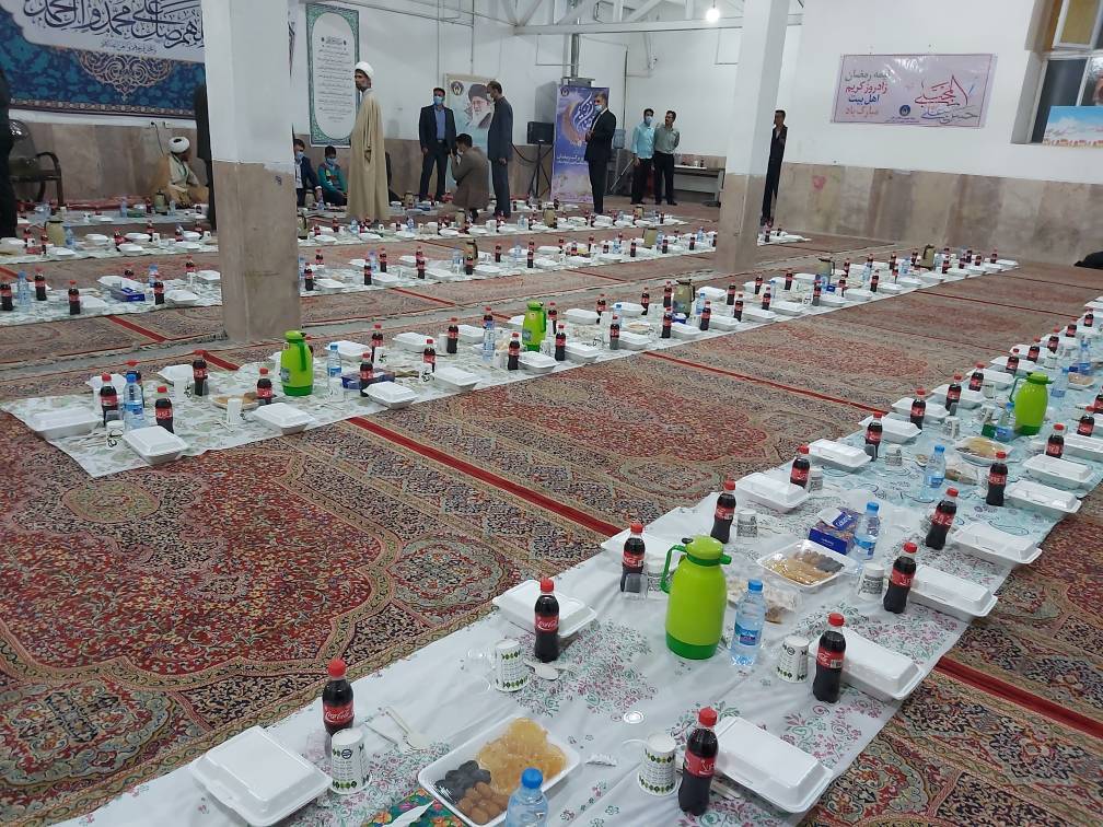 ضیافت افطاری برای ایتام کرمانی