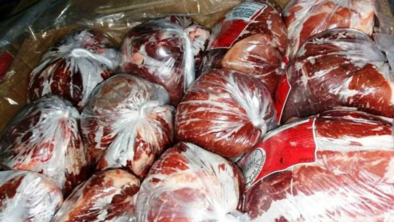 علل توزیع نشدن گوشت منجمد در کاشان