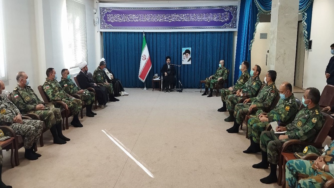 فرماندهان قرارگاه منطقه‌ای شمالغرب ارتش با نماینده ولی فقیه دیدار کردند