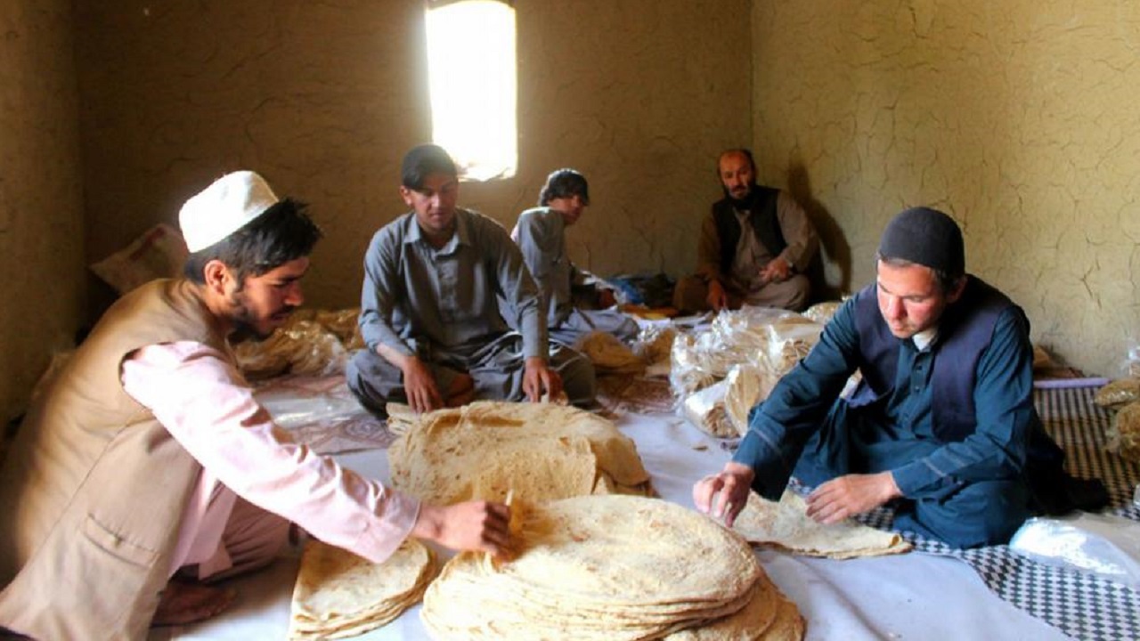نخستین نانوایی زنانه در قندهار + تصاویر