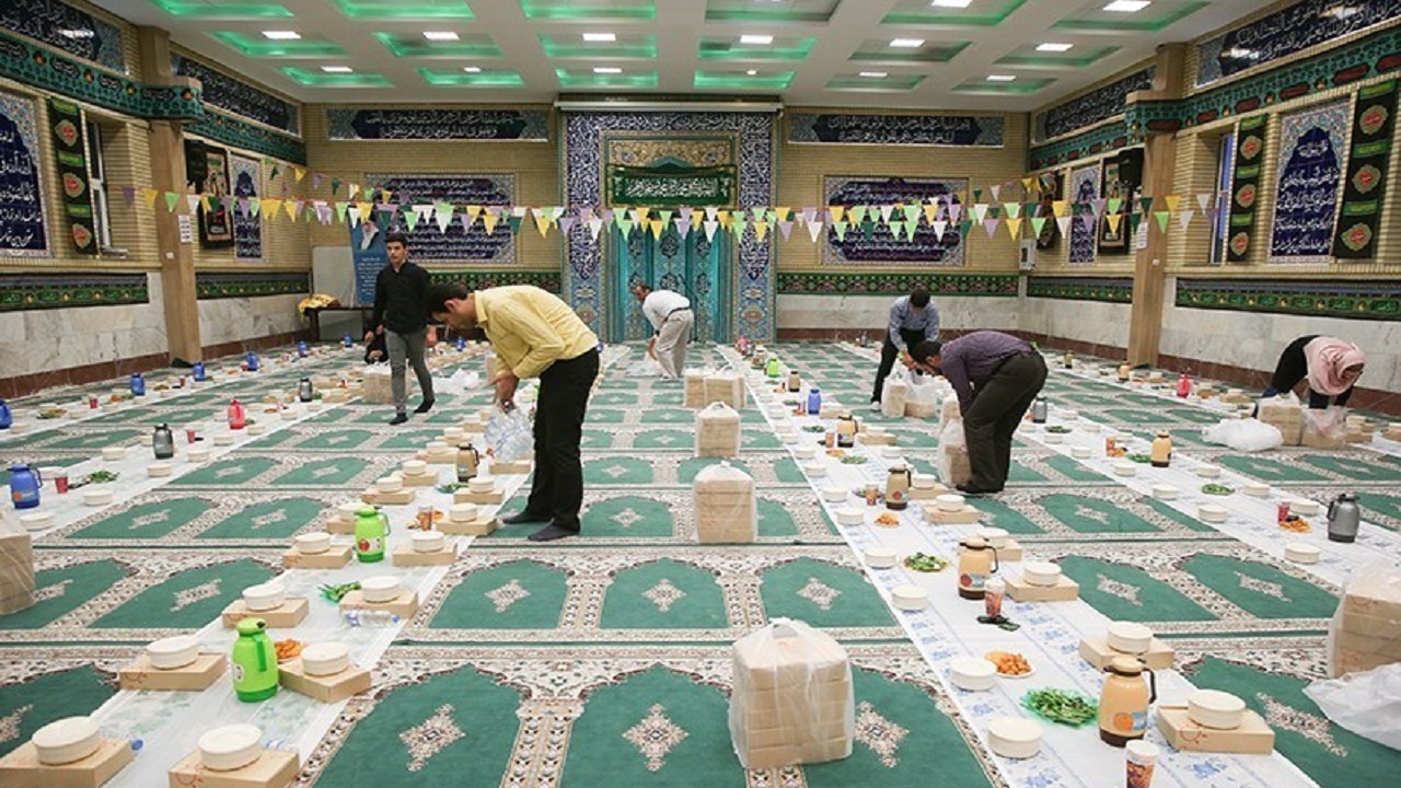 برپایی سفره‌های آسمانی برای اطعام نیازمندان