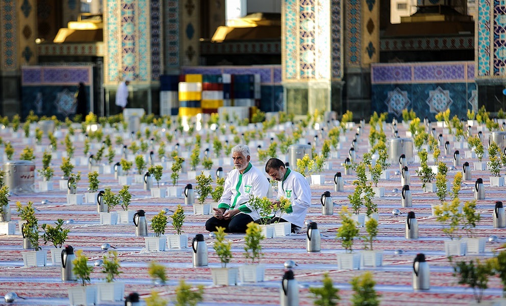 مهمانی افطاری ساده در جوار امام مهربانی ها
