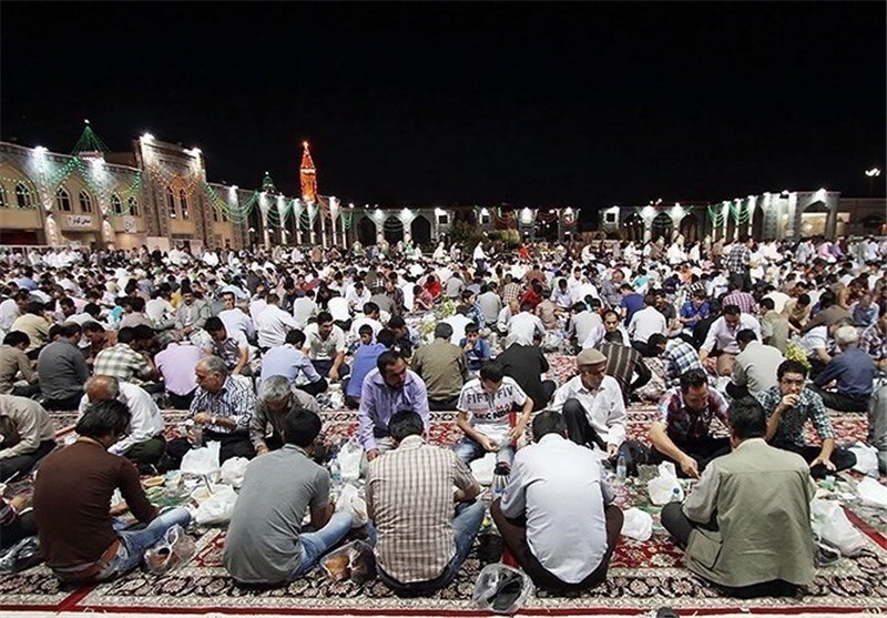 مهمانی افطاری ساده در جوار امام مهربانی ها