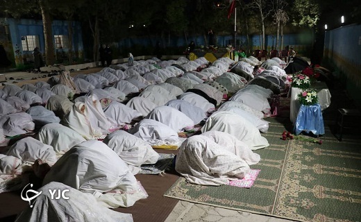 محفل انس با قرآن کریم دانش آموزان در شهرستان خاتم یزد + تصاویر
