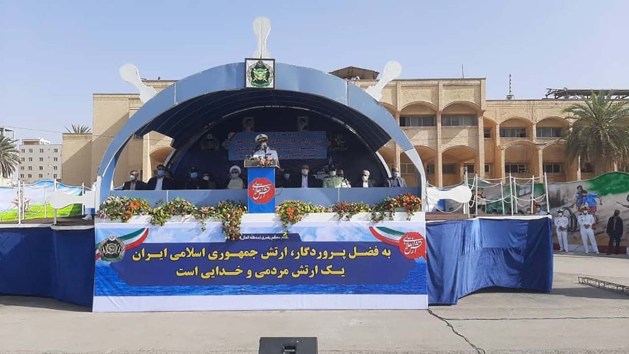 برگزاری رژه نیروهای نظامی  ارتش در ساحل بندرعباس