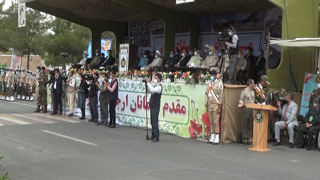 هر کس جلوی استعمار ضعیف شود، شکست می خورد