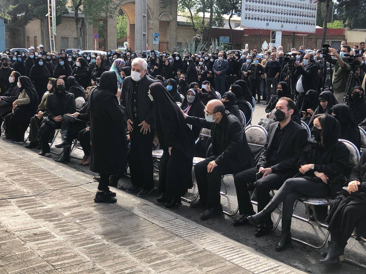 تشییع پیکر شاعر آئینی گلستانی 
