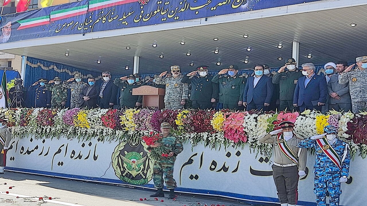 ارتش جمهوری اسلامی نهادی مستقل از شرق و غرب است